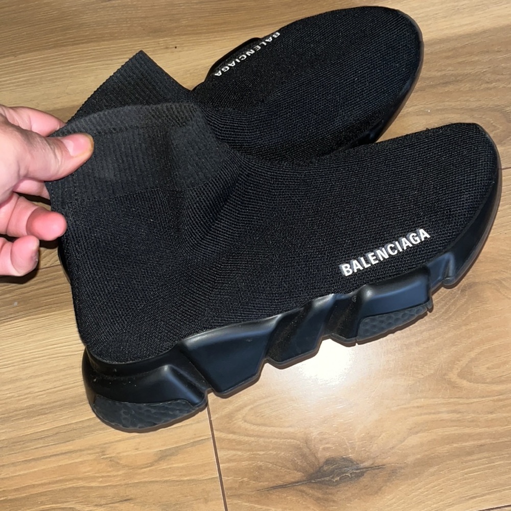 ♥️♥️Authentic Balenciaga 🍒♥️ very good condition with original box